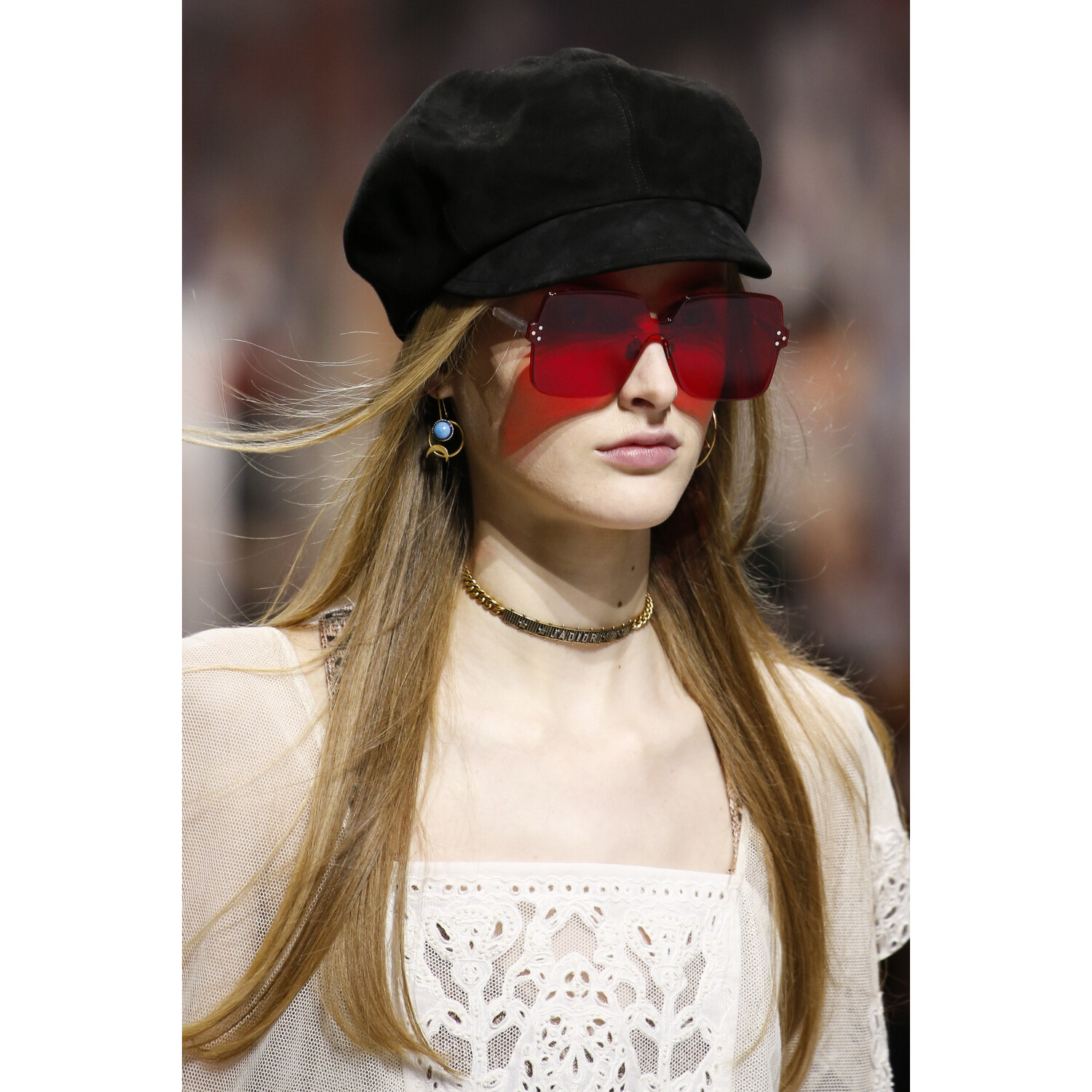 Фото Details Christian Dior , Details Dior Fall 2018 Ready-to-Wear , Детали показа Кристиан Диор , Детали показа Диор осень зима 2018 , Fashion show , неделя моды в Париже , PFW , Мария Грация Кьюри , Mainstyles